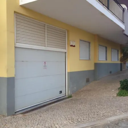 3h Terrace B - Casas & Papeis * Armacao de Pera